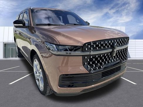 Used 2025 Lincoln Navigator Black Label AWD/4WD image 1