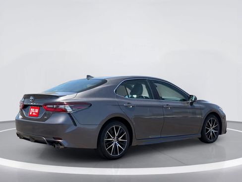 Used 2023 Toyota Camry SE FWD image 6