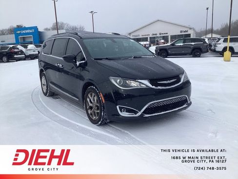 Used 2017 Chrysler Pacifica Touring-L image 1
