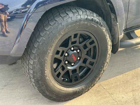 Used 2022 Toyota 4Runner SR5 Premium image 9