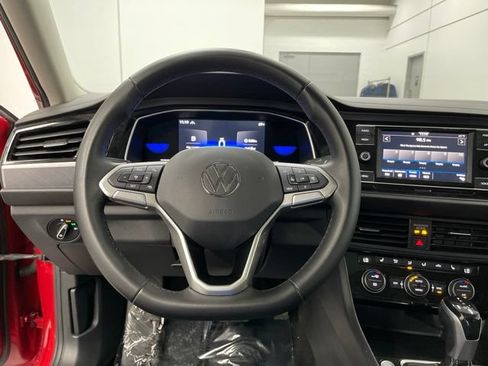 Used 2022 Volkswagen Jetta SE w/ Panoramic Sunroof Package FWD image 15