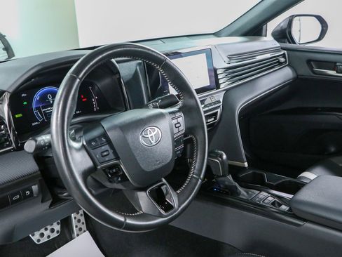 Used 2025 Toyota Camry SE FWD image 22