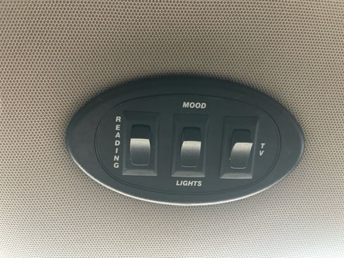 Used 2011 Chevrolet Express 1500 image 15