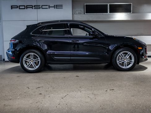 Certified 2023 Porsche Macan AWD/4WD image 9