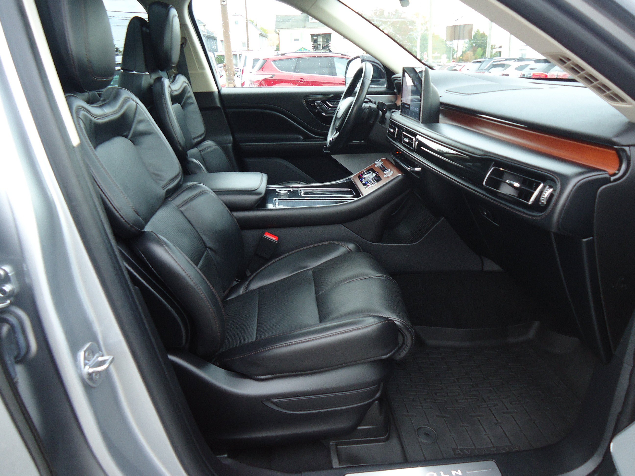 Used 2021 Lincoln Aviator Grand Touring w/ Equipment Group 302A AWD/4WD image 26