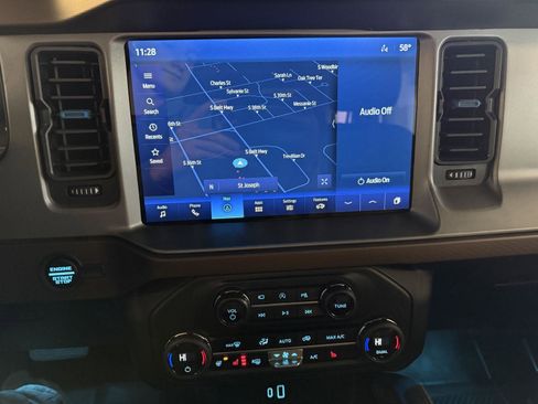 Certified 2023 Ford Bronco Outer Banks w/ Sasquatch Package image 23