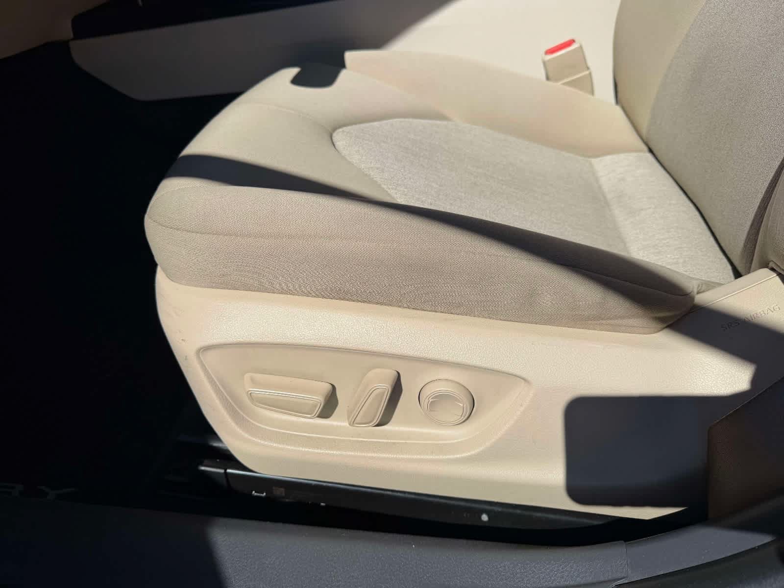 Used 2019 Toyota Camry LE FWD image 14
