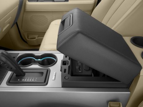 Used 2016 Ford Expedition XLT w/ Equipment Group 202A AWD/4WD image 17