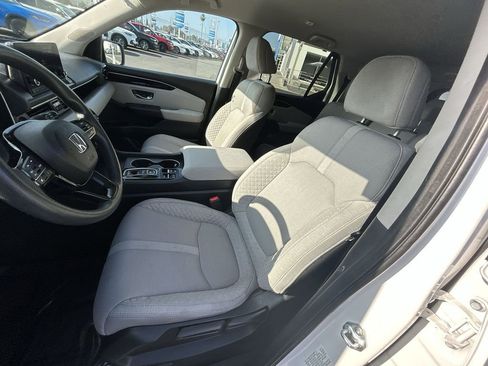 Used 2023 Honda Pilot LX image 11
