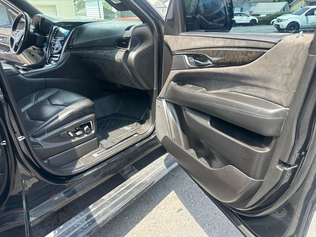 Used 2016 Cadillac Escalade Platinum AWD/4WD image 36
