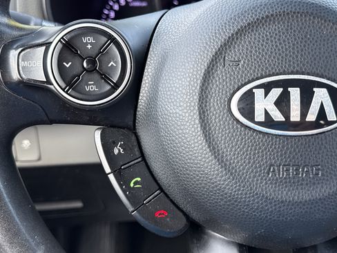 Used 2019 Kia Soul FWD image 13