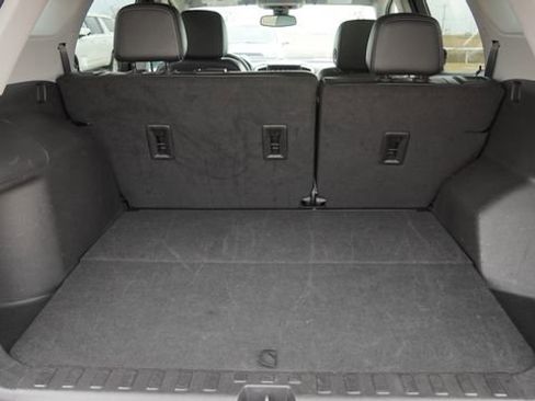 Used 2024 GMC Terrain SLT image 12