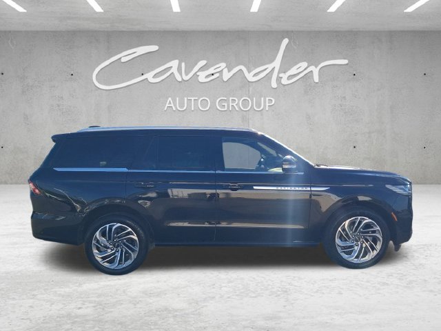 Used 2025 Lincoln Navigator Reserve AWD/4WD image 21