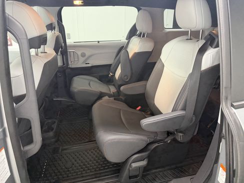 Used 2023 Toyota Sienna XSE AWD/4WD image 27