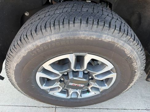Used 2022 GMC Sierra 2500 SLE w/ SLE Value Package; AWD/4WD image 5