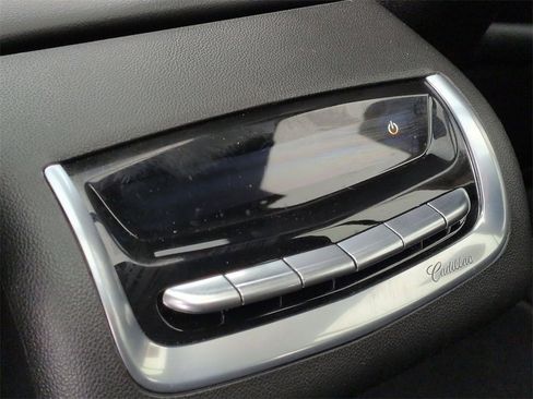 Used 2025 Cadillac XT6 Luxury image 25