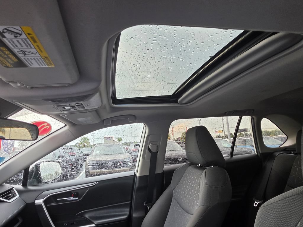 Used 2022 Toyota RAV4 XLE w/ Convenience Package FWD image 15