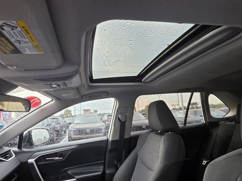 Used 2022 Toyota RAV4 XLE w/ Convenience Package FWD image 15