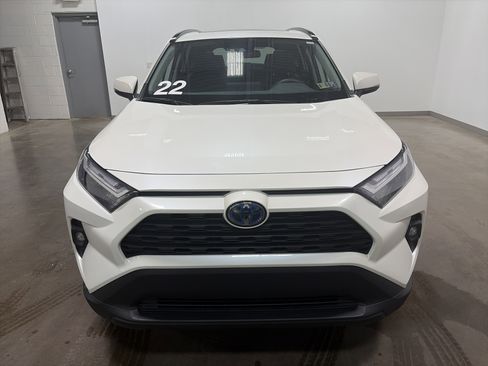 Used 2022 Toyota RAV4 XLE Premium image 8