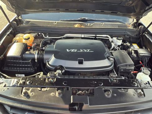 Used 2018 Chevrolet Colorado W/T w/ WT Convenience Package image 17