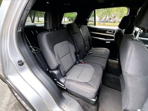 Used 2017 Ford Explorer XLT FWD image 22