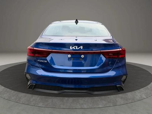 Used 2023 Kia Forte LXS w/ LXS Technology Package FWD image 6