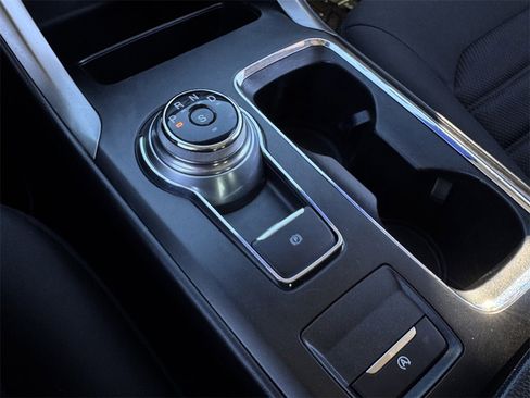 Used 2018 Ford Fusion SE w/ Fusion SE Technology Package image 19