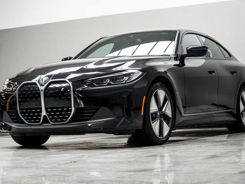 Used 2023 BMW i4 eDrive35 w/ Premium Package image 9