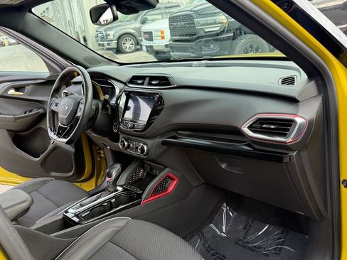 Used 2023 Chevrolet TrailBlazer RS w/ Sun and Liftgate Package image 17