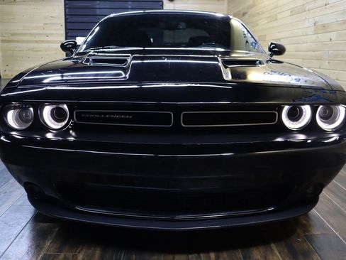 Used 2020 Dodge Challenger SXT w/ Driver Convenience Group image 7