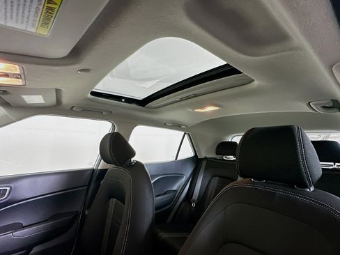 Used 2025 Hyundai Venue SEL image 26
