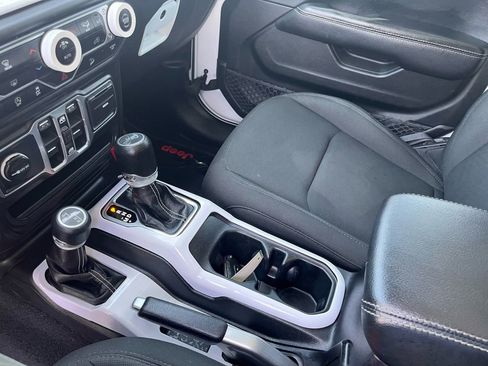 Used 2018 Jeep Wrangler Unlimited Sahara w/ Uconnect 4C Nav & Sound Group image 19