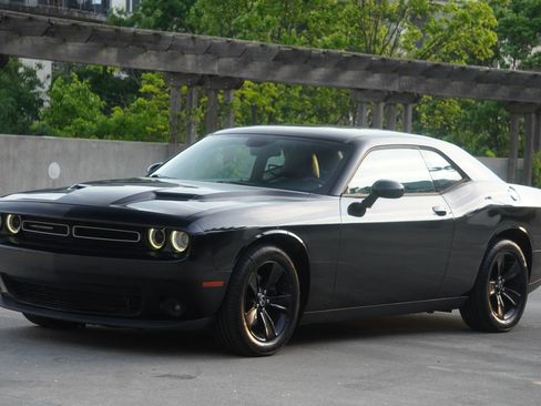 Used 2017 Dodge Challenger SXT RWD image 8