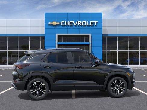 New 2026 Chevrolet TrailBlazer LT w/ LT Cold Weather Package FWD image 5