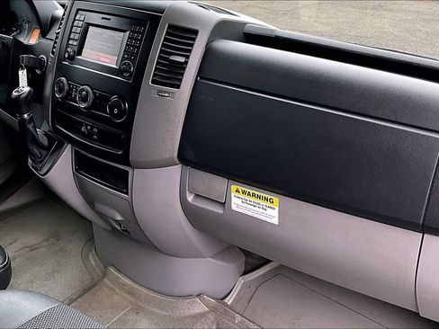 Used 2015 Mercedes-Benz Sprinter 2500 image 13