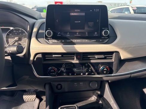 Used 2025 Nissan Rogue SV image 18