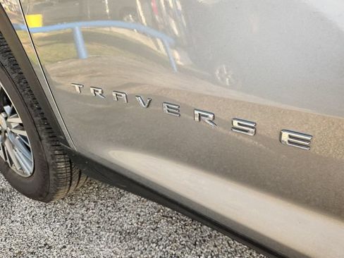 Used 2025 Chevrolet Traverse LT FWD image 8