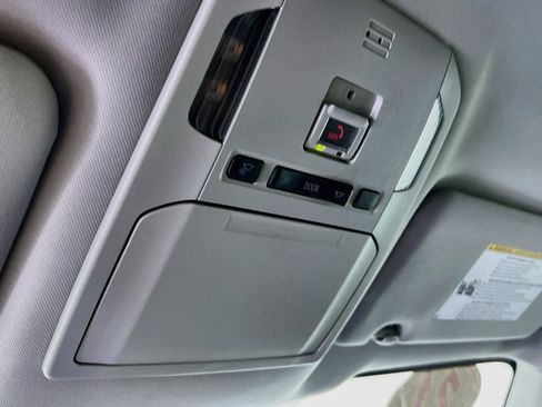 Used 2021 Toyota Highlander LE FWD image 20
