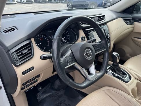 Used 2017 Nissan Rogue SL w/ SL Premium Package AWD/4WD image 16