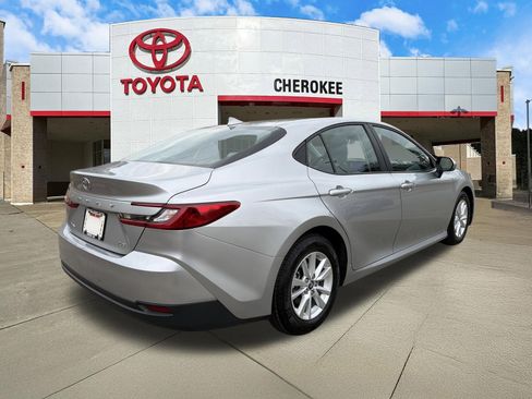 Used 2025 Toyota Camry LE FWD image 6