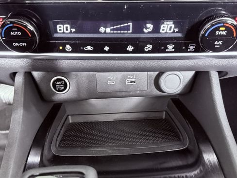 Used 2023 Nissan Rogue SV w/ Premium Package w/ SV Premium B Package FWD image 16