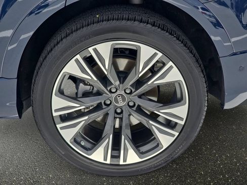 Certified 2025 Audi Q8 Premium Plus AWD/4WD image 28
