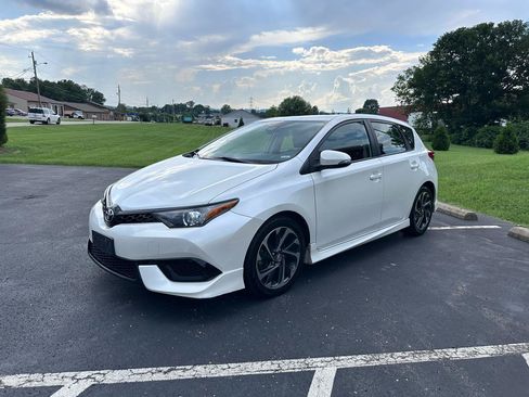 Used 2018 Toyota Corolla iM w/ All-Weather Mat Package FWD image 3