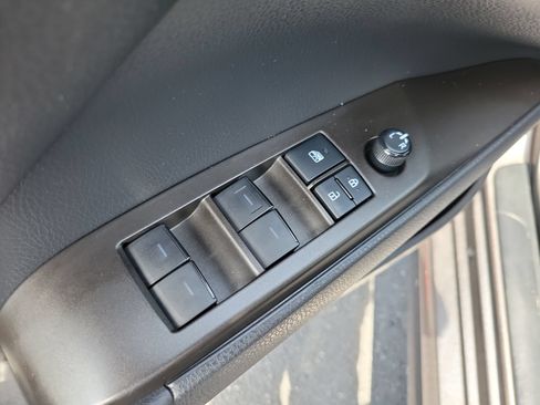 Used 2021 Toyota Camry SE FWD image 18