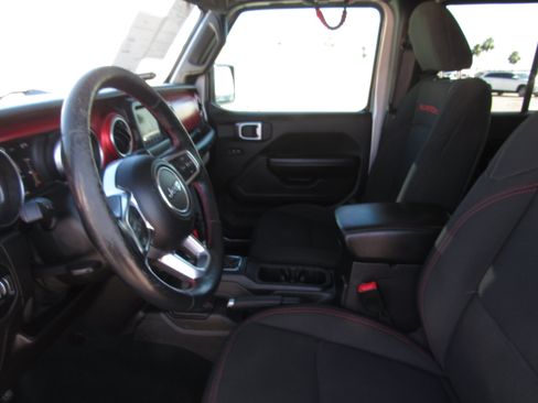 Used 2019 Jeep Wrangler Unlimited Rubicon w/ Cold Weather Group AWD/4WD image 14