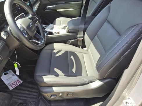 Used 2025 Chevrolet Traverse LT w/ Midnight/Sport Edition FWD image 4