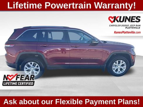 Used 2024 Jeep Grand Cherokee Limited image 3
