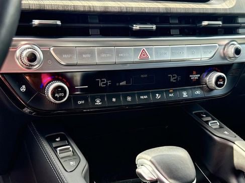 Used 2024 Kia Telluride SX Prestige w/ Towing Package image 30