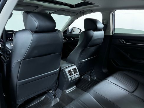 Used 2021 Honda Accord Touring image 25