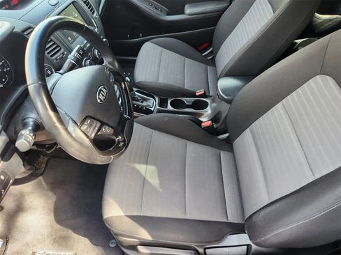 Used 2017 Kia Forte S w/ S Technology Package image 13